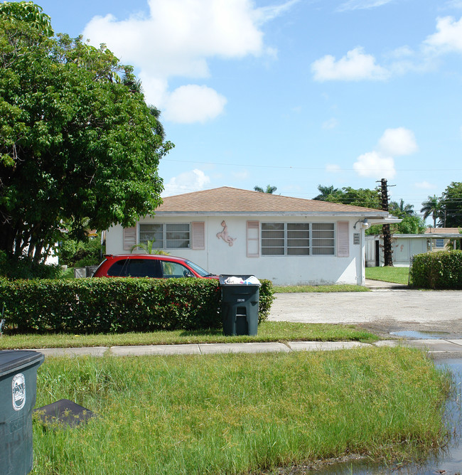 441-447 NE 139 St in Miami, FL - Building Photo - Building Photo