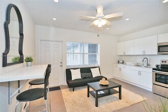 60 NW 76th St in Miami, FL - Building Photo - Building Photo