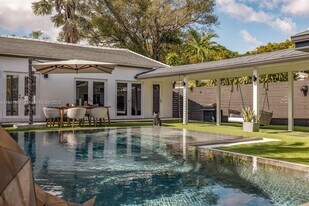 901 NW 7th Street Rd in Miami, FL - Building Photo