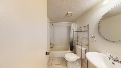 12250 Copper Tree Pvt Ln in Houston, TX - Building Photo - Building Photo