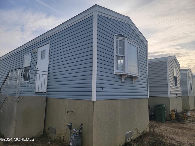 property at 463 S Green St