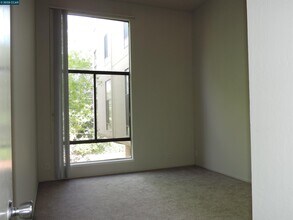 310 N Civic Dr in Walnut Creek, CA - Building Photo - Building Photo