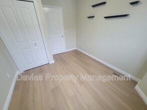 171 Brintnell Blvd NW in Edmonton, AB - Building Photo - Building Photo