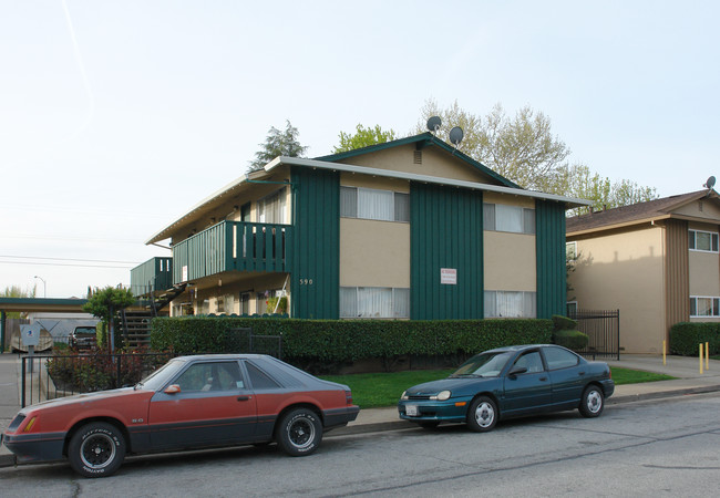 570-590 Fairview Dr in Gilroy, CA - Building Photo - Building Photo