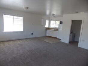 294 NW Jefferson Pl in Bend, OR - Building Photo - Building Photo