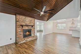 470 Brian Cir in Mary Esther, FL - Building Photo - Building Photo