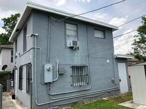 1121 NW 40th St in Miami, FL - Building Photo - Building Photo