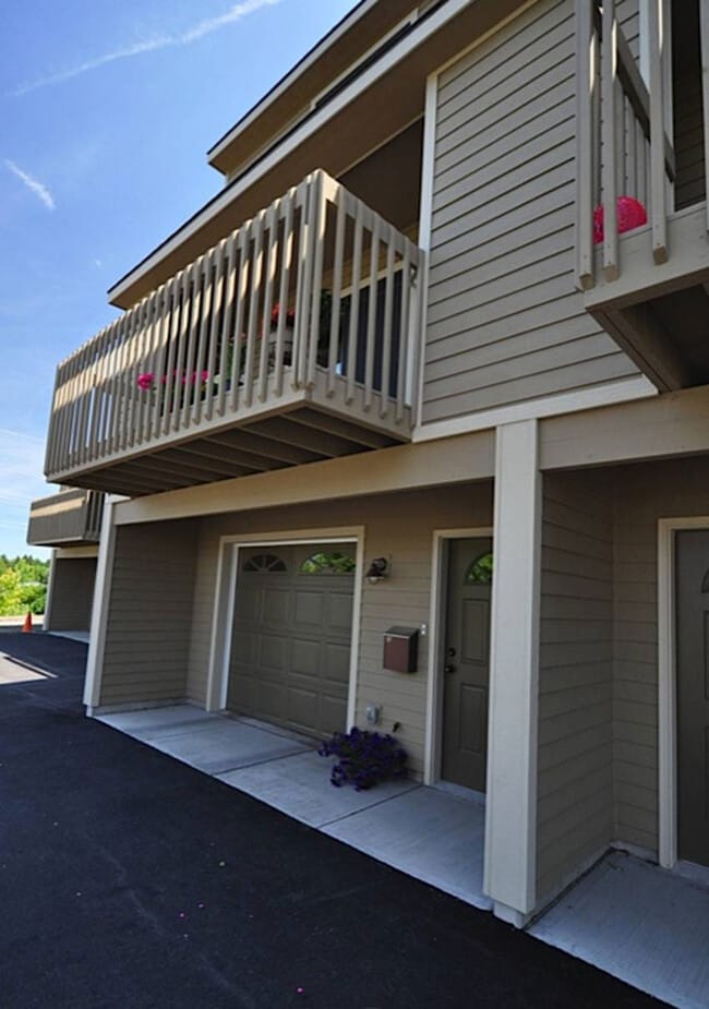 51 4th Ave in Oswego, NY - Foto de edificio - Building Photo
