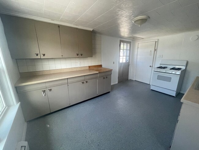 12-14 E Hoosac St in Adams, MA - Building Photo - Building Photo