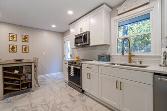 8 Ridgeway Dr in Cartersville, GA - Building Photo - Building Photo