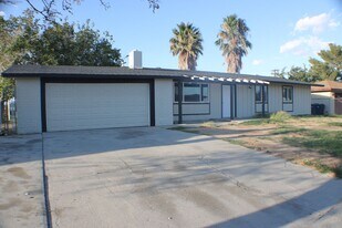 21241 79th St in California City, CA - Building Photo