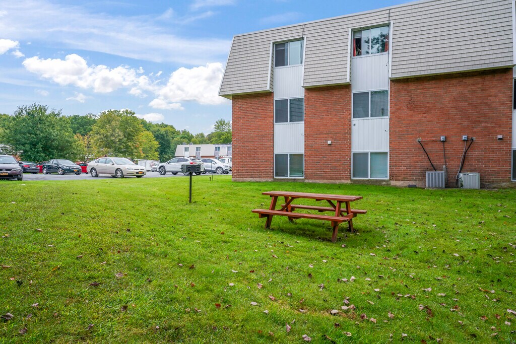 Candlewood Gardens Apartments in Baldwinsville, NY