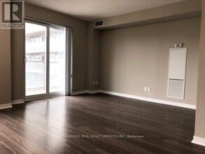 352 Front St W in Toronto, ON - Building Photo - Building Photo