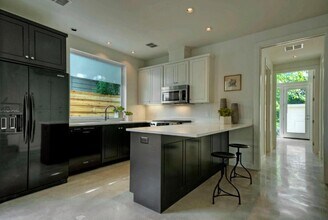 1610 Ravey St in Austin, TX - Building Photo - Building Photo