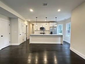 131 Grampian Way in Boston, MA - Foto de edificio - Building Photo