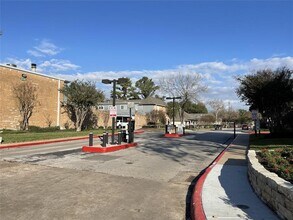 11002 Hammerly Blvd in Houston, TX - Building Photo - Building Photo