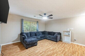 9350 Starfire Ln in Houston, TX - Building Photo - Building Photo