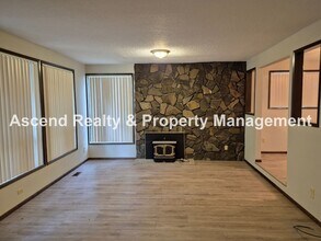 11740 SW Wilkens Ln in Beaverton, OR - Building Photo - Building Photo