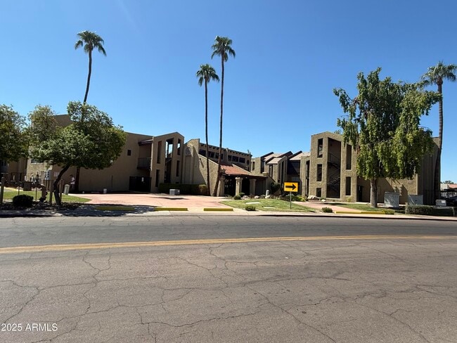 461 W Holmes Ave in Mesa, AZ - Building Photo - Building Photo