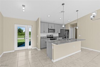 2909 NE 1st Ave in Cape Coral, FL - Building Photo - Building Photo