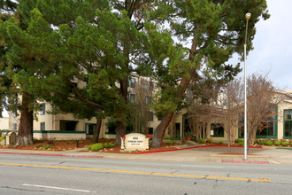 Sterling Court in San Mateo, CA - Building Photo - Building Photo