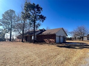 819 Crystal Ln in Tuttle, OK - Building Photo - Building Photo
