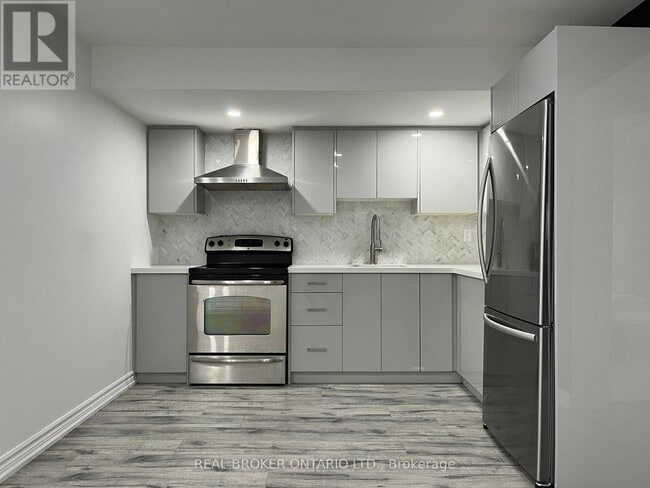 7 Robert Green Crescent in Vaughan, ON - Building Photo - Building Photo