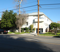 12251 Moorpark St Apartments