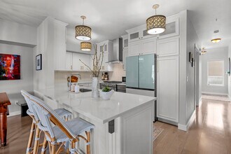 6125 NE 175th St, Unit N202 in Kenmore, WA - Foto de edificio - Building Photo