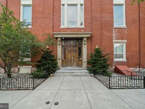 655 N 16th St, Unit 2 in Philadelphia, PA - Foto de edificio - Building Photo