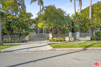 525 N Hillcrest Rd in Beverly Hills, CA - Building Photo - Building Photo