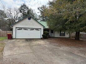 117 Hollow Cove in Crestview, FL - Building Photo