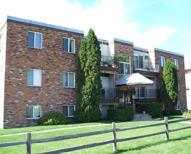 Anderson-Elrose Apartments in South St. Paul, MN - Foto de edificio - Building Photo