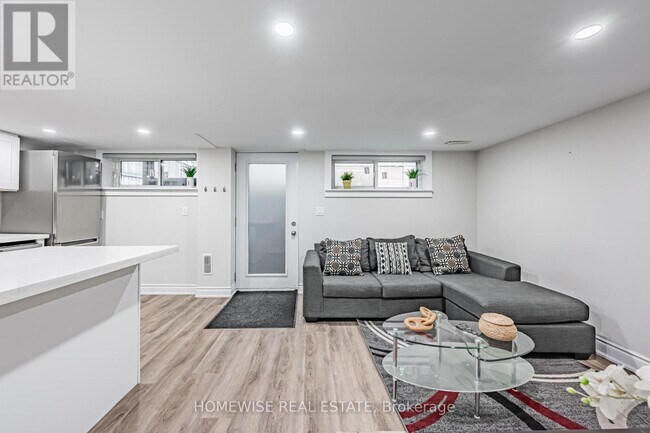 68 Fairleigh Crescent in Toronto, ON - Building Photo - Building Photo