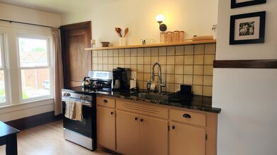 1337 S 56th St, Unit Upper in West Milwaukee, WI - Building Photo - Building Photo