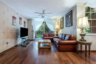 19601 E Country Club Dr in Aventura, FL - Building Photo - Building Photo