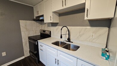 101 S Forest St, Unit 4 in Plant City, FL - Building Photo - Building Photo