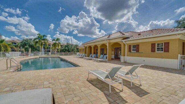 4127 Residence Drive in Ft. Myers, FL - Building Photo - Building Photo