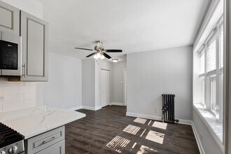 1521 W Sherwin Ave in Chicago, IL - Building Photo - Building Photo