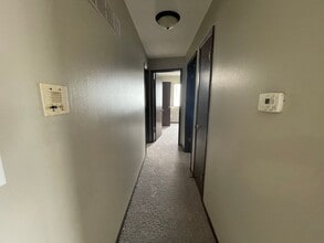 7630 W Dean Rd in Milwaukee, WI - Foto de edificio - Building Photo