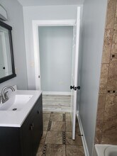 57 W 73rd St, Unit #2 in Chicago, IL - Foto de edificio - Building Photo