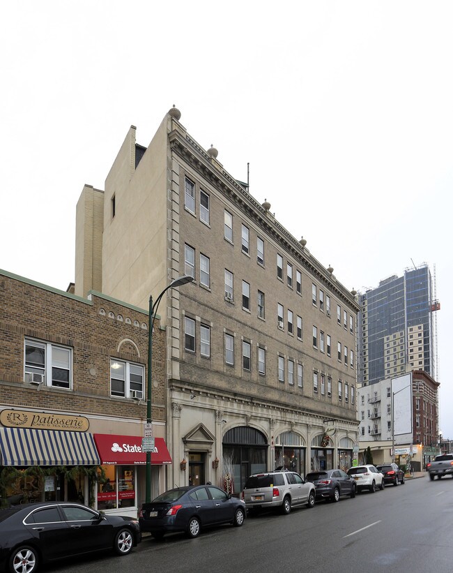 41 Westchester Plz in New Rochelle, NY - Building Photo - Building Photo