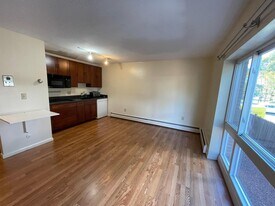 2595 Massachusetts Ave, Unit 4 in Cambridge, MA - Building Photo