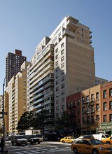 363 E 76th St in New York, NY - Foto de edificio - Building Photo