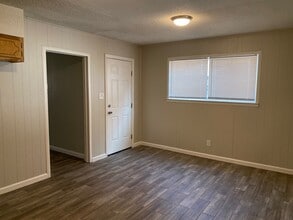 19 Rolling Meadows Dr in Jackson, TN - Building Photo - Building Photo