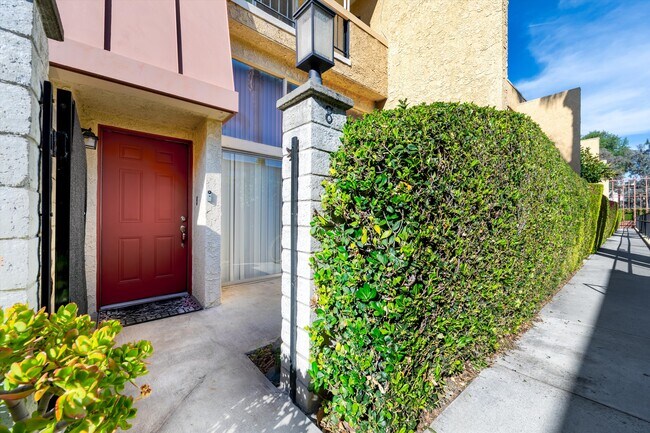 property at 5435 Yarmouth Ave