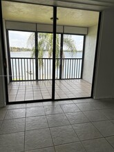 112 Lake Emerald Dr, Unit 207 in Oakland Park, FL - Foto de edificio - Building Photo