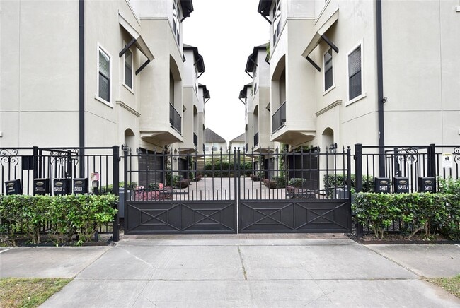 property at 5813a Kiam St