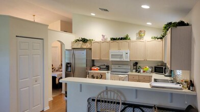 1651 Oak Berry Cir in Wellington, FL - Foto de edificio - Building Photo