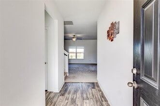 109 Riverdale Dr in Jarrell, TX - Building Photo - Building Photo